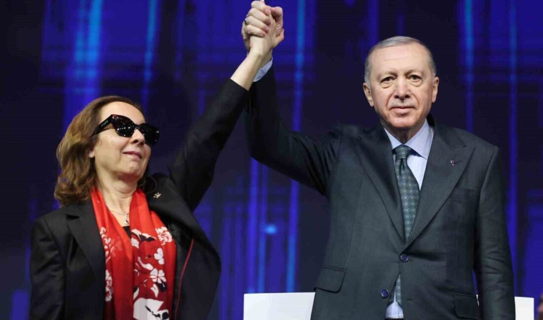 Antalya Milletvekili Serap Yazıcı Özbudun, Gelecek Partisi’nden istifa ederek AK Parti’ye katıldı. Antalya Milletvekili Serap Yazıcı Özbudun, Gelecek Partisi'nden istifa ederek Adalet