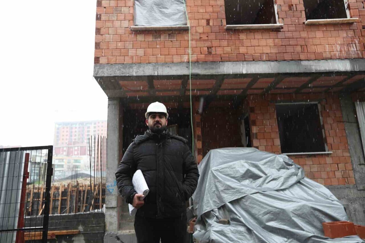 Bağcılar'da 24 yaşındaki mimar Emir Morkoç, Bağcılar Belediyesi Kariyer Merkezi