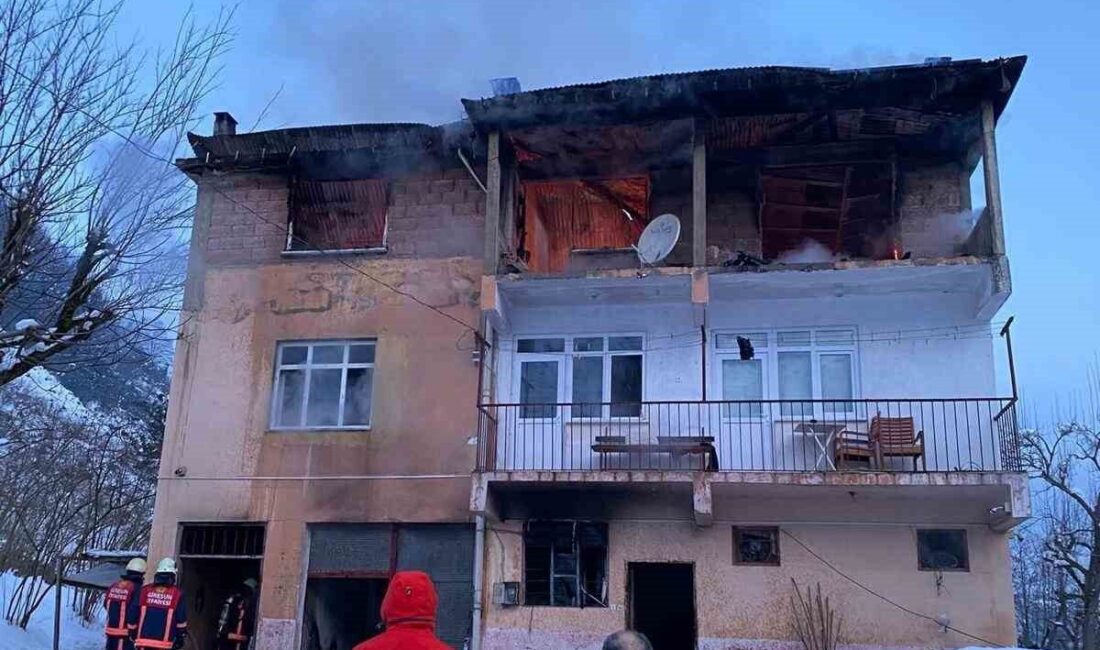 Giresun’da İki Katlı Evdeki Yangın Kısa Sürede Kontrol Altına Alındı Giresun'un Burhaniye köyünde iki katlı bir evde sabah saatlerinde çıkan