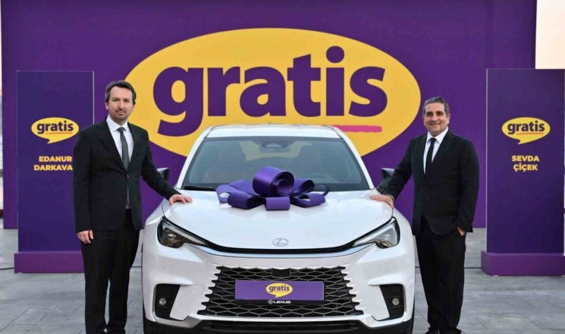 Gratis, 15. yıl kutlaması kapsamında düzenlediği kampanyada 15 Lexus LBX