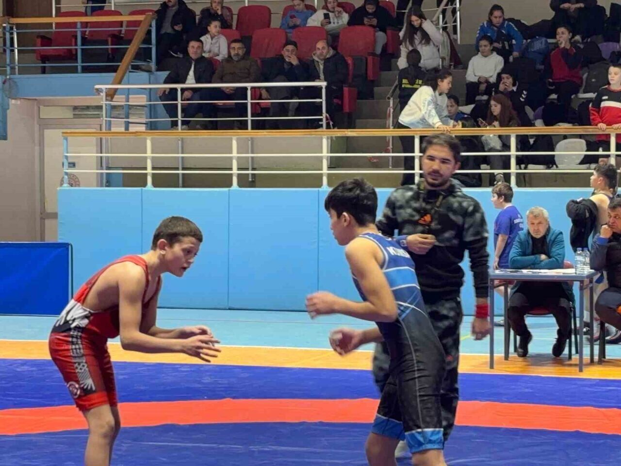 Çiğiltepe Spor Salonu'nda gerçekleşen Grekoromen ve kadınlar güreş müsabakaları tamamlandı.
