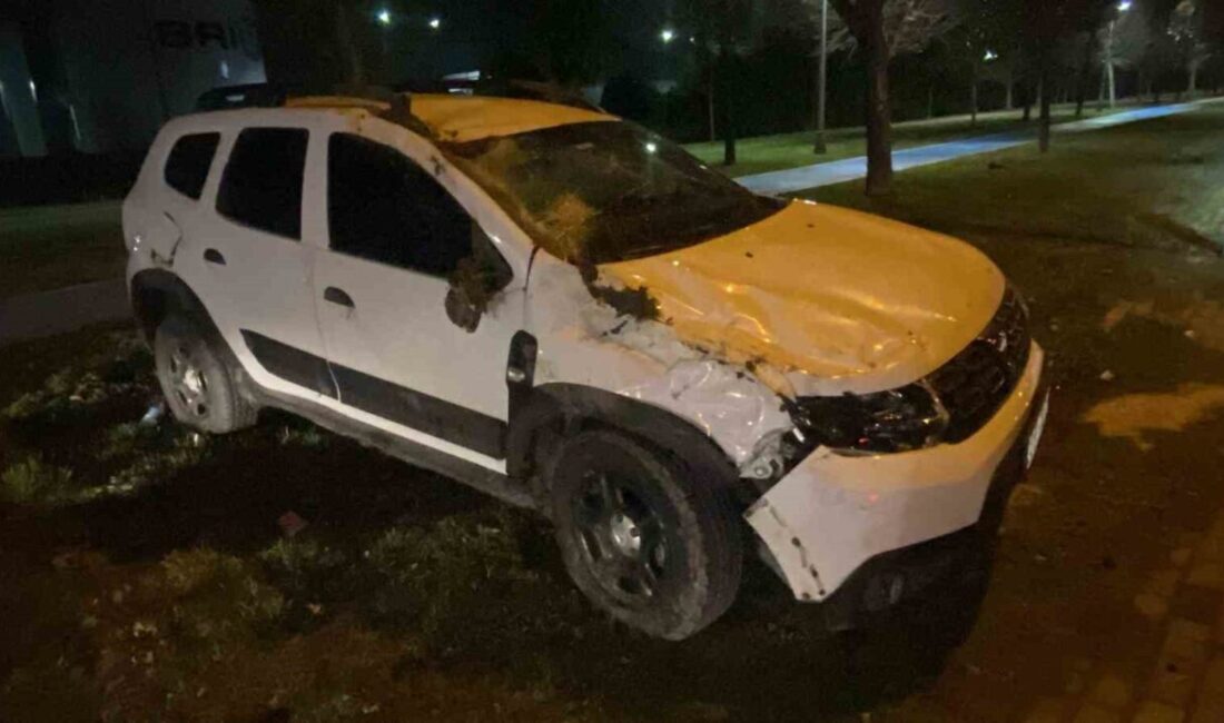 İzmit’te Otomobil Takla Attı, Sürücü Yaralandı Kocaeli'nin İzmit ilçesinde B.U. yönetimindeki Dacia marka otomobil, E.C.'nin kullandığı