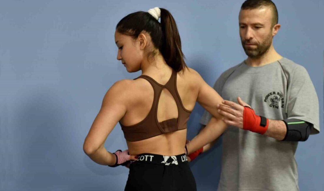 Sevinç Özdemir, Türkiye Çocuk Fitness Şampiyonası’na 21 saatlik antrenman ve 6 öğünle hazırlanıyor Kepezli Sevinç Özdemir, Türkiye Çocuk Fitness Şampiyonası'na hazırlık sürecinde haftada
