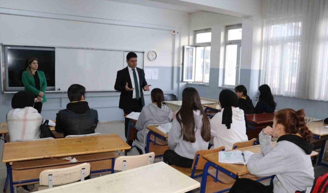 Hakkari’de 60 Bin Öğrenci ve 4 Bin Öğretmen Yeni Eğitim Dönemine Başladı Hakkari’de 443 okulda 60 bin 882 öğrenci ve 4 bin