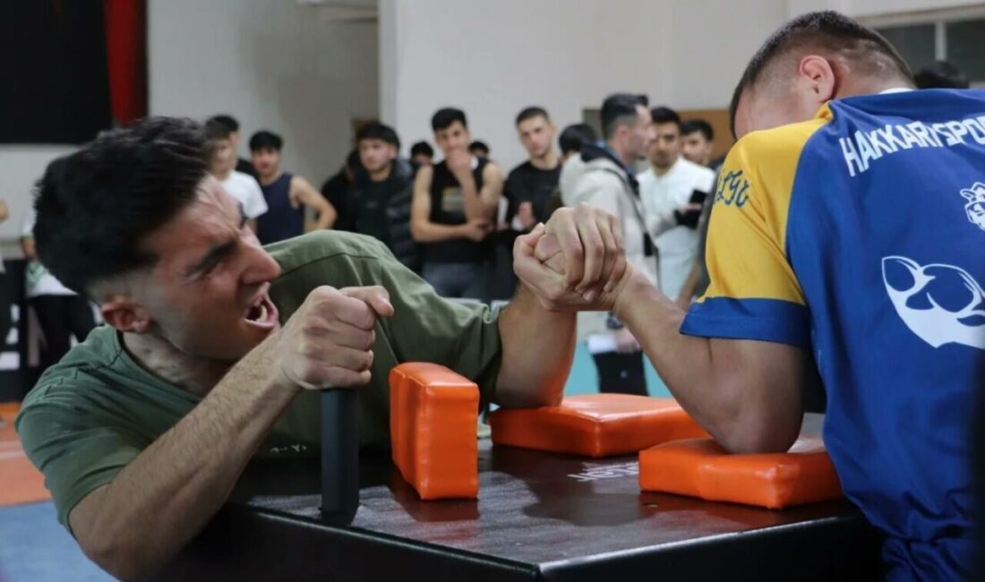 Hakkari’de Genç Kız ve Erkekler A-B Bilek Güreşi İl Birinciliği Müsabakası Düzenlendi Hakkari'de düzenlenen Genç Kız-Erkek A-B Bilek Güreşi İl Birinciliği'ne 29