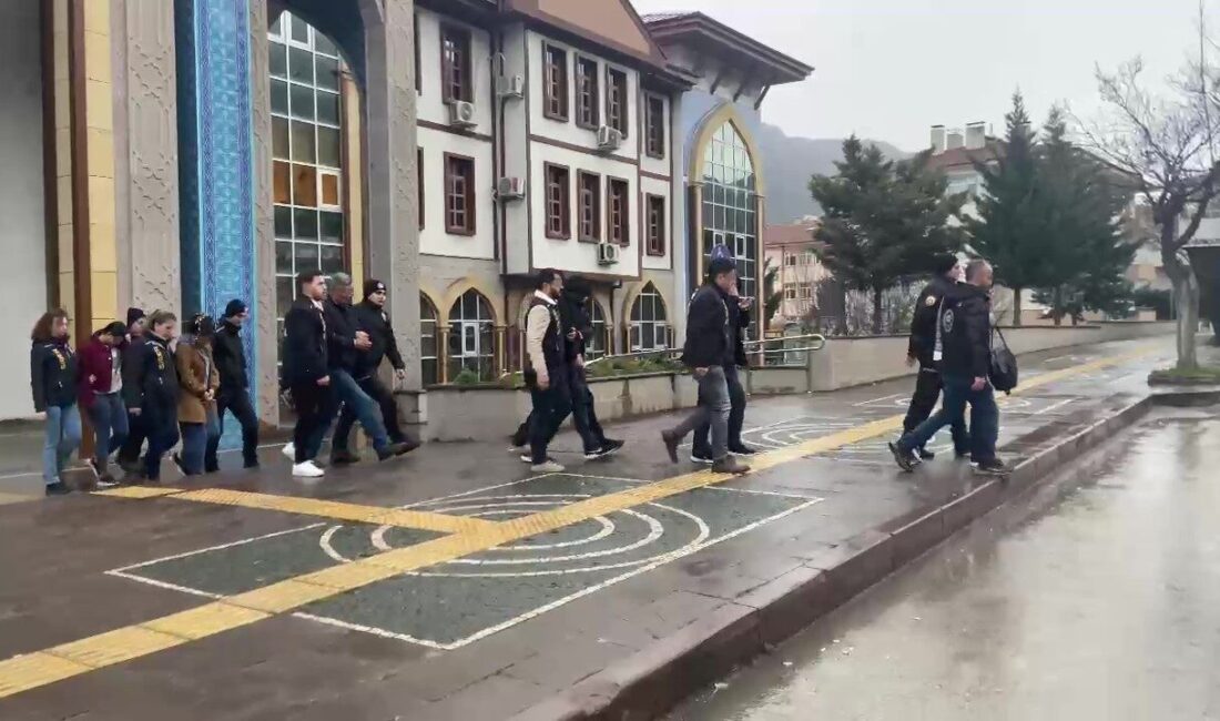 Amasya'da sosyal medya üzerinden yardım toplarken dolandırıcılık yapan 8 şahıstan