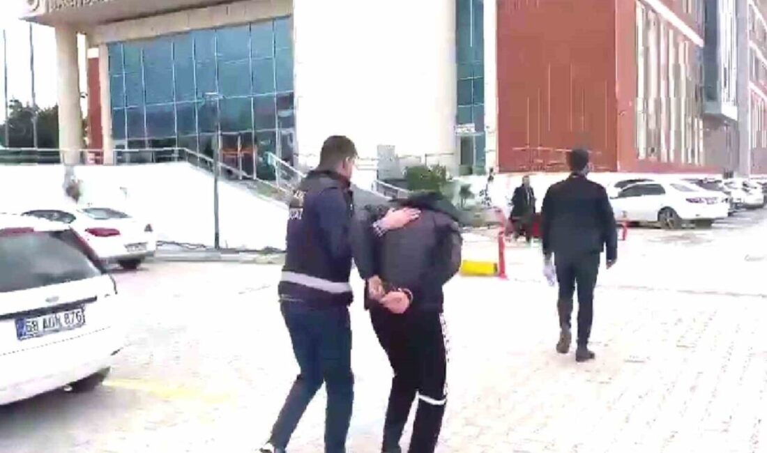Hatay’da Asayiş Operasyonlarında 5 Şahıs Tutuklandı Hatay'da yapılan asayiş operasyonlarında aranan 5 kişi tutuklandı. Antakya, Dörtyol