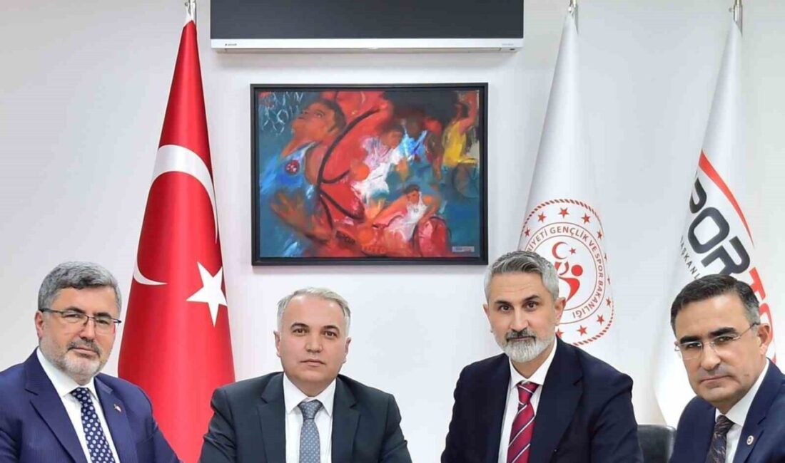 Haydarlı Beldesi’nde Gençlik Merkezi Kurulması İçin Protokol İmzalandı Dinar Kaymakamı Kemal Duru, Haydarlı beldesine bir Gençlik Merkezi yapılacağını