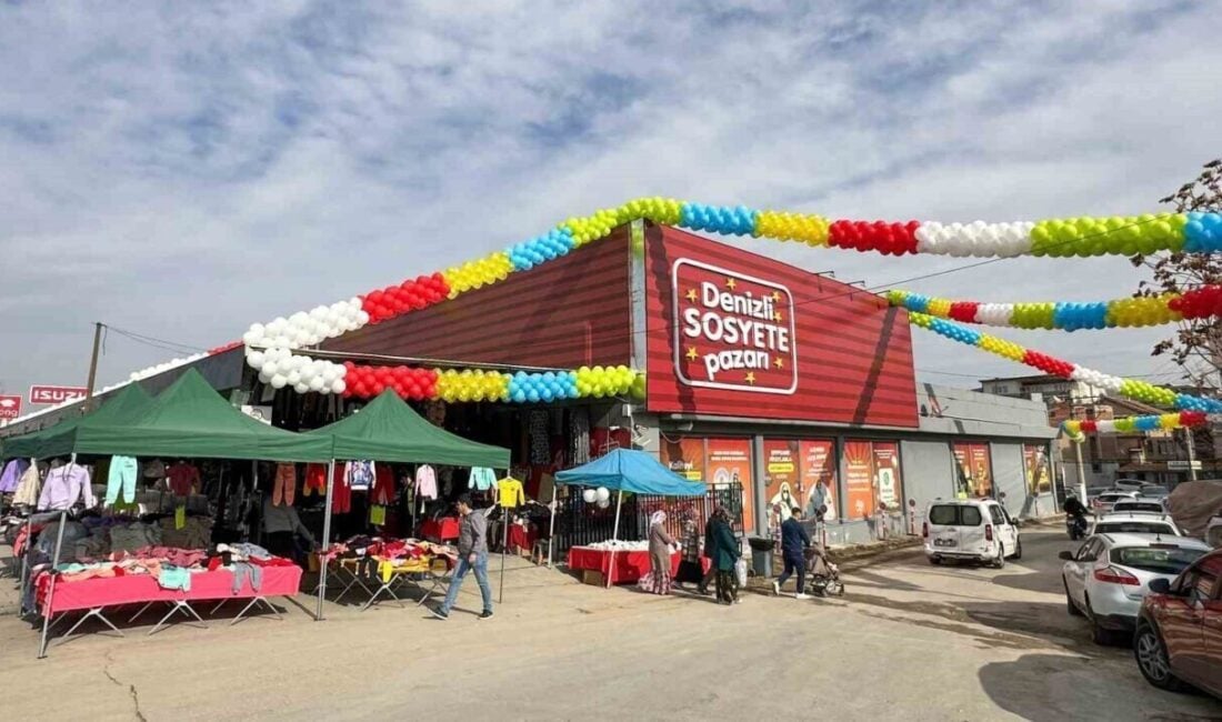 Denizli Sosyete Pazarı, uygun fiyatlı dünya markalarıyla vatandaşların ilgisini çekiyor.
