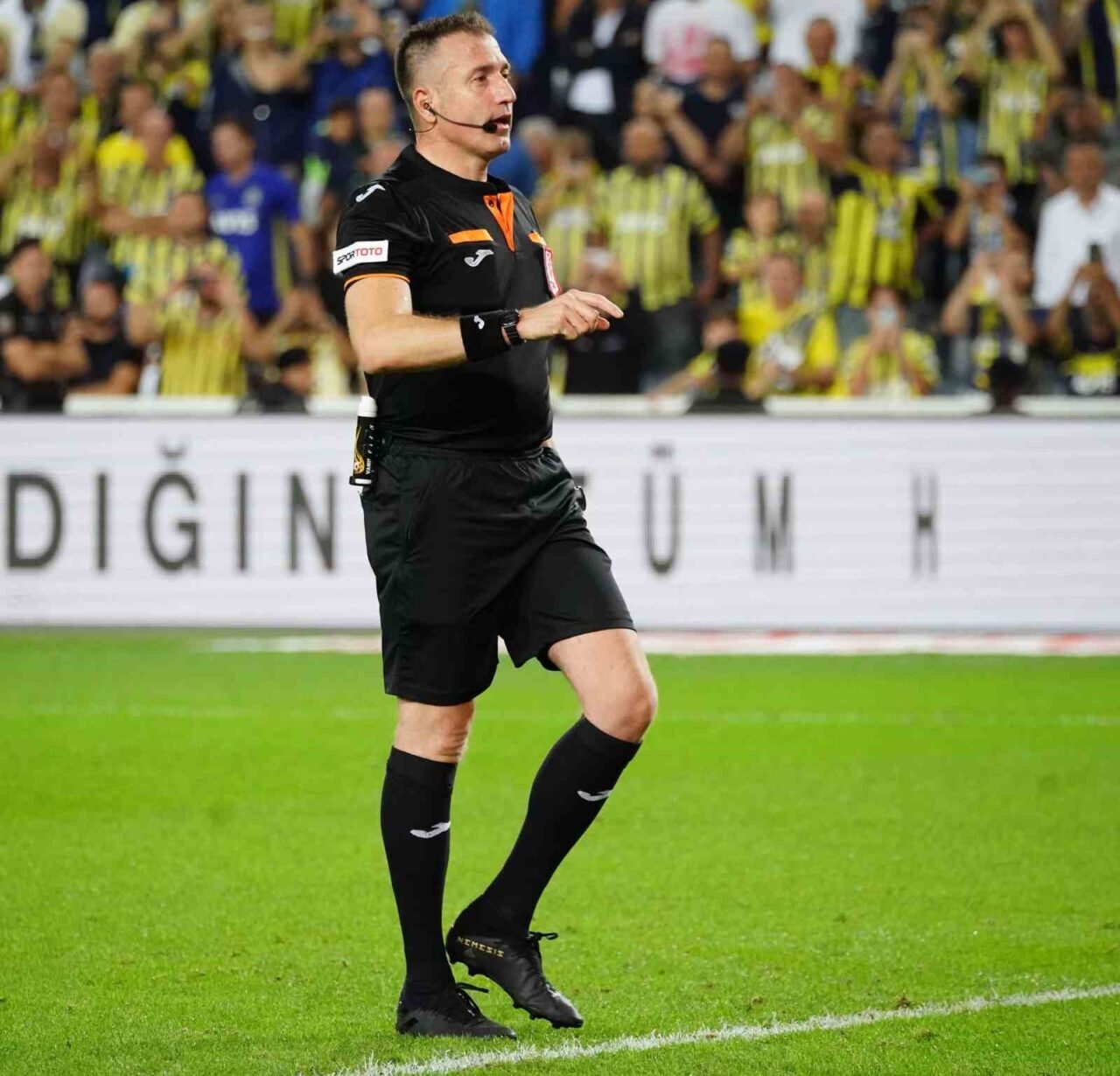 Eski FIFA hakemi Hüseyin Göçek, Galatasaray-Fenerbahçe derbisini yabancı hakemin yönetmesinin