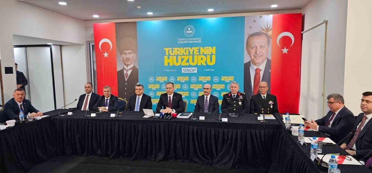 İçişleri Bakanı Ali Yerlikaya, Sinop'taki Türkiye'nin Huzuru Toplantısı'nda asayişin iyileştiğini
