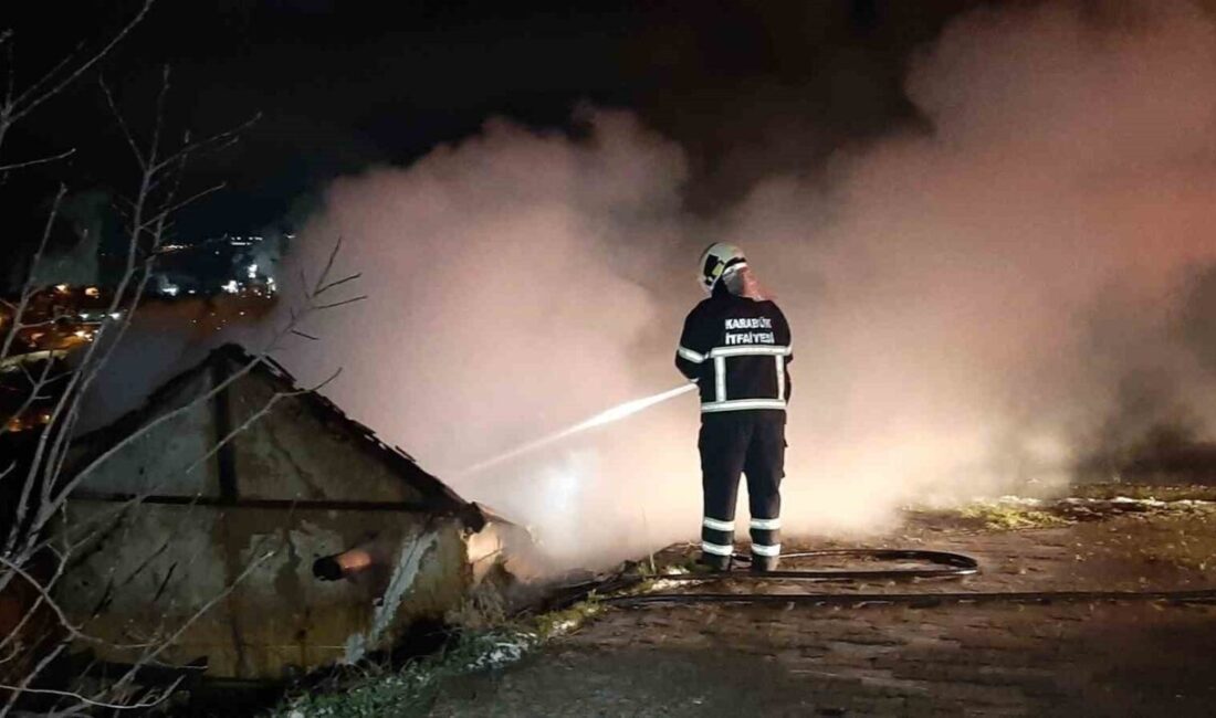 Karabük’te Gece Yarısı Çıkan Yangın, Müstakil Evi Kullanılamaz Hale Getirdi Karabük'ün Yeşil Mahalle Esentepe Caddesi'nde, Şahin Kırım'a ait iki katlı