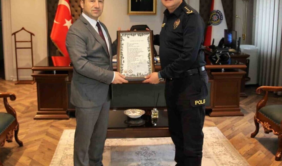 Hakan Yılmaz ve Tolga Yılmaz’dan dostluk ziyareti: Emniyet işbirliği vurgusu! Bilecik İl Emniyet Müdürü Hakan Yılmaz, Eskişehir'deki meslektaşı Tolga Yılmaz'ı