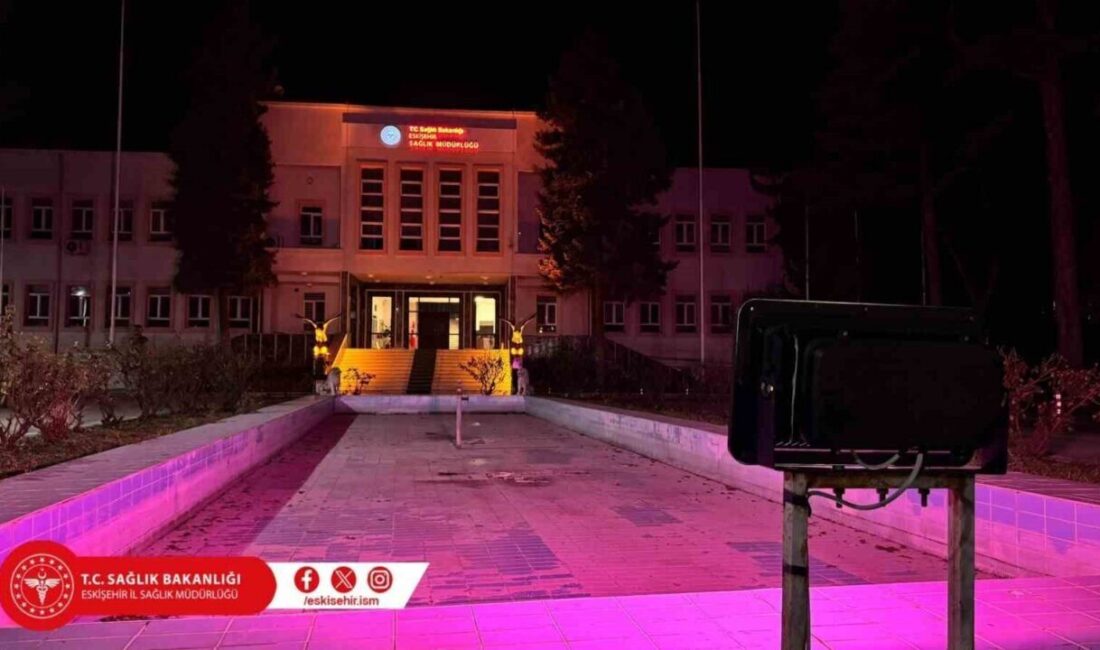 Eskişehir’de İl Sağlık Müdürlüğü, Dünya Kanser Günü’nde erken teşhisi vurgulamak için mor ışıkla aydınlatıldı. Eskişehir İl Sağlık Müdürlüğü, 4 Şubat Dünya Kanser Günü'nde kanserde