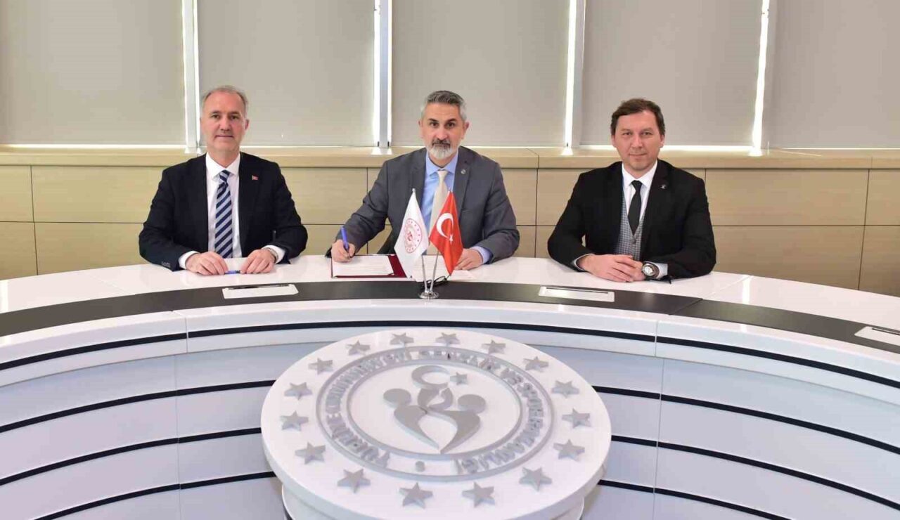 İnegöl Belediyesi, Spor Toto Teşkilatı ile yeni bir yüzme havuzu