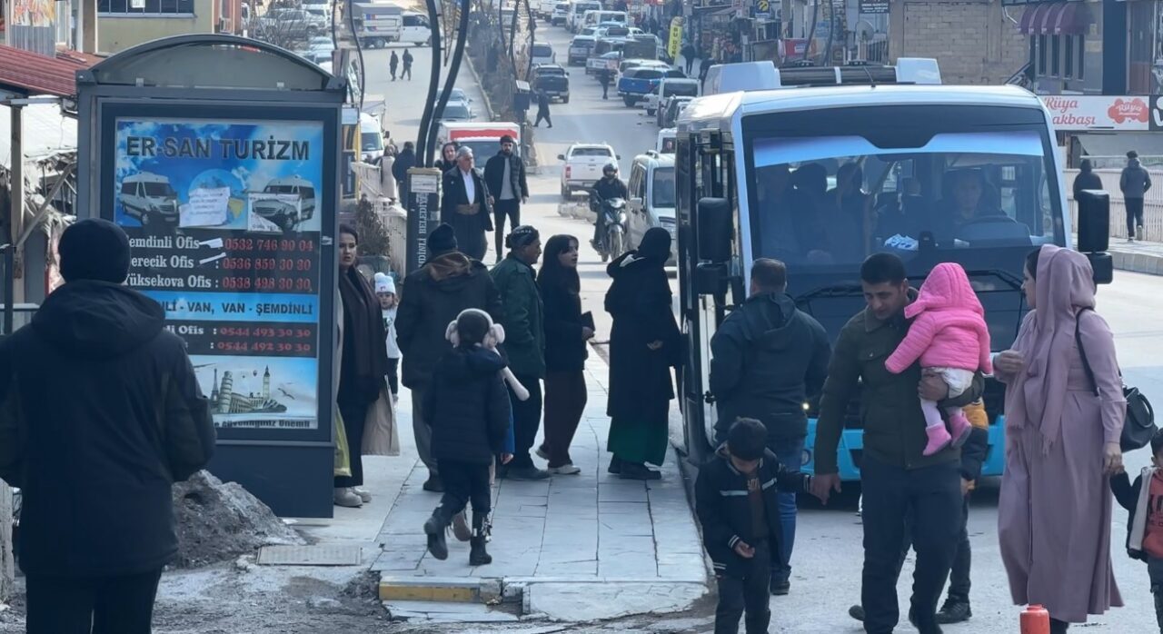 İran’ın Saqqez Kordestan bölgesinde 3.6 büyüklüğünde meydana gelen deprem, Hakkari’nin