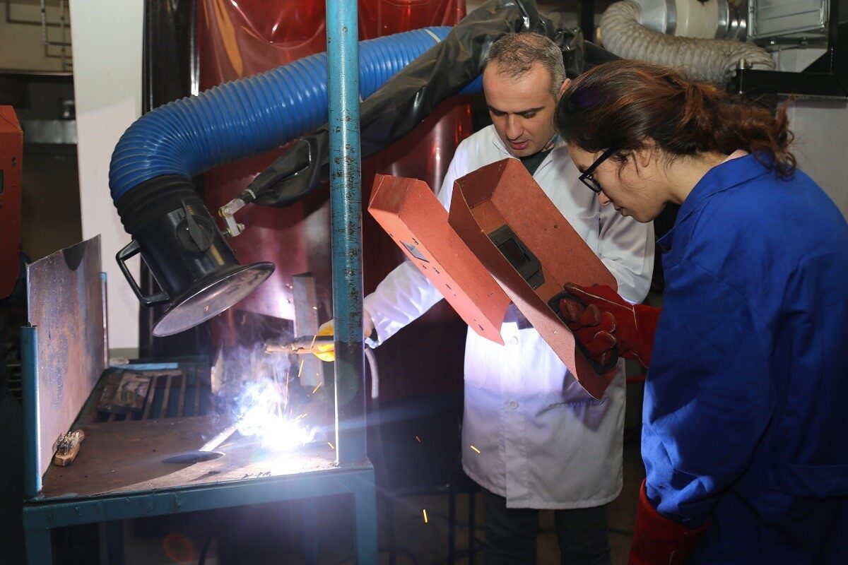 Kocaeli Büyükşehir Belediyesi, meslek bulamayan bireylere ve kadınlara çeşitli alanlarda