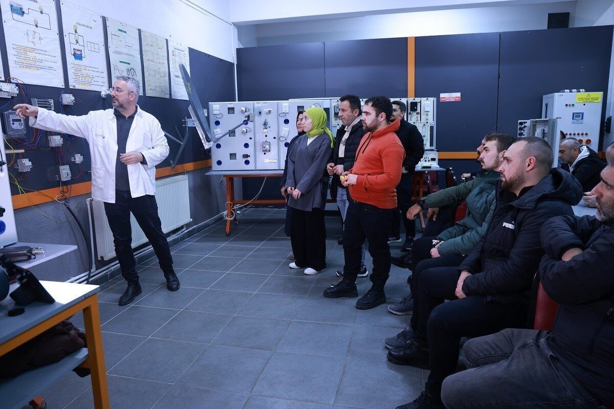 Kocaeli Büyükşehir Belediyesi, KO-MEK ile Kartepe'deki bir fabrikada 33 işçiye