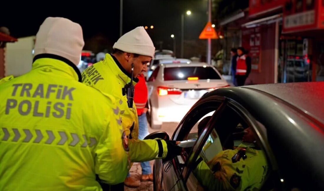 Isparta’da 24 Saatte Güven ve Huzur Denetimlerinde Binlerce Kişi ve Araç Kontrol Edildi Isparta İl Emniyet Müdürlüğü, "24 Saatte Güven ve Huzur" denetimlerinde