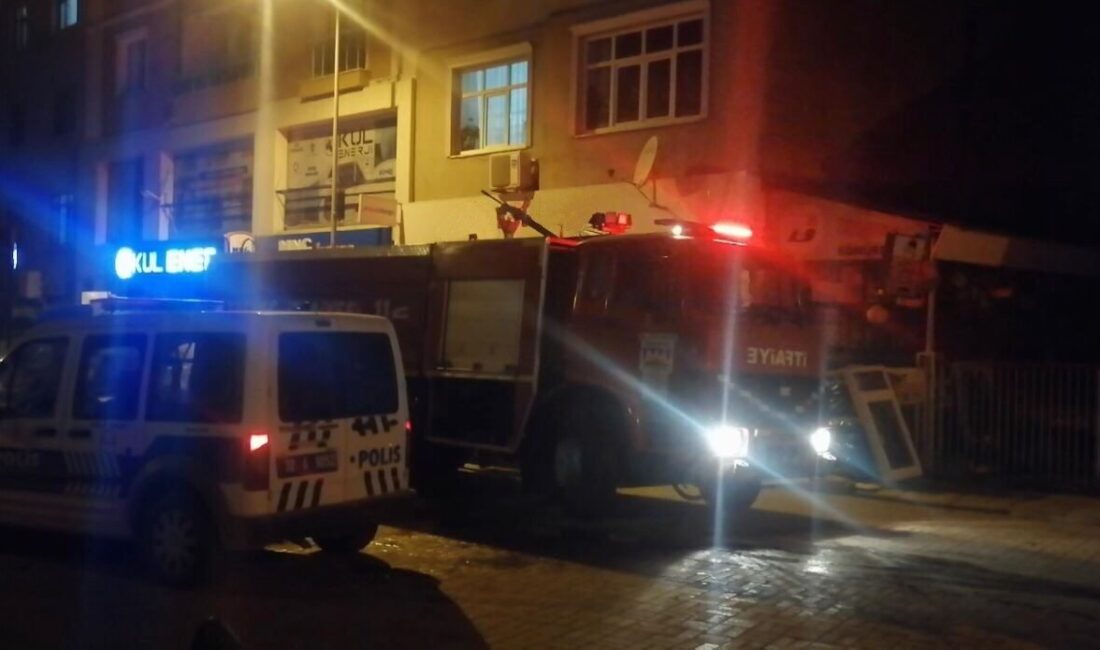 Yalvaç’ta 4 katlı binada çıkan baca yangını itfaiye tarafından söndürüldü Isparta'nın Yalvaç ilçesinde, Çarşı Mahallesi Çaybaşı Caddesi'nde 4 katlı bir