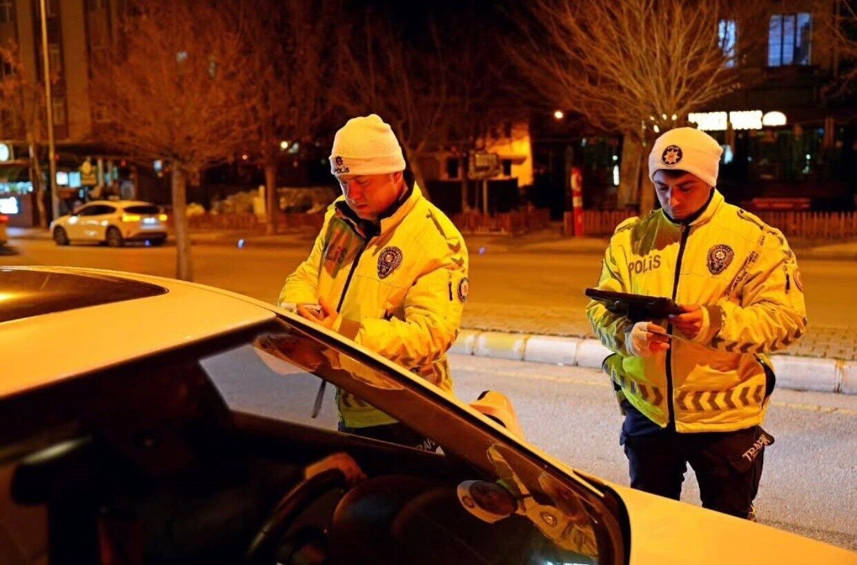 Isparta İl Emniyet Müdürlüğü, "Güven ve Huzur" denetimleri kapsamında 3