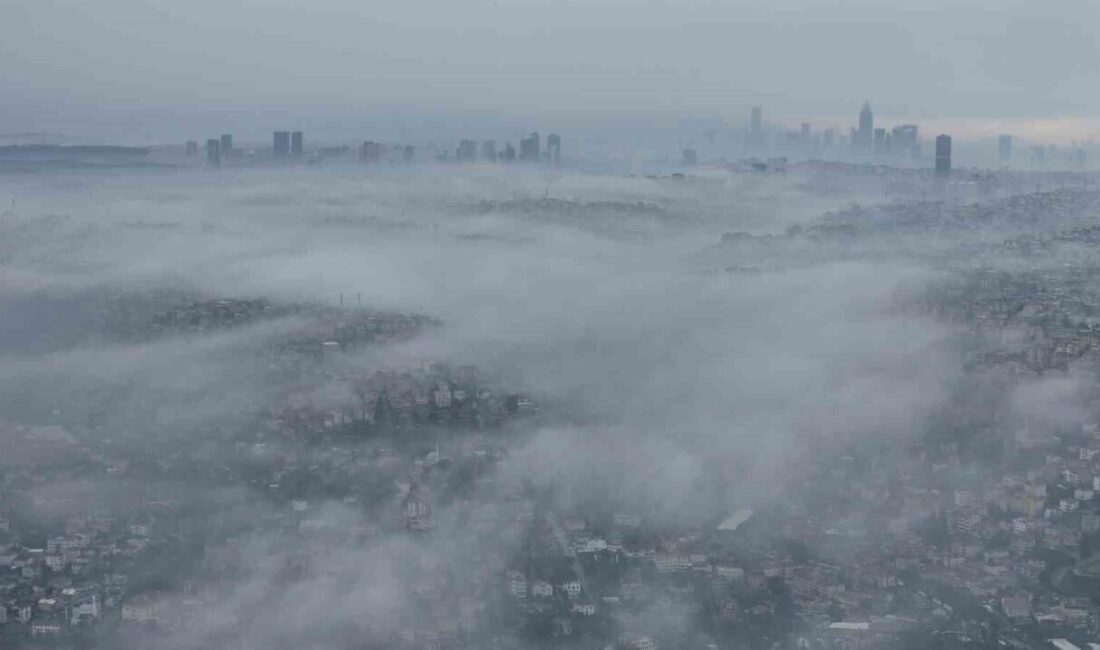 İstanbul Boğazı’ndaki etkileyici sis manzarası havadan görüntülendi İstanbul Boğazı'nda gece başlayan yoğun sis, sabah saatlerinde de etkisini
