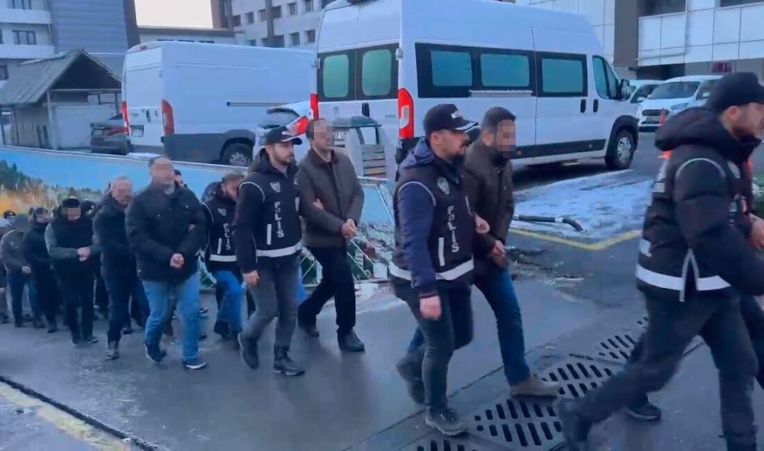 FETÖ’ye Finansman Sağlayan 353 Şüpheli Yakalandı, İstanbul’da 20 Kişi Adliyeye Sevk Edildi Antalya merkezli düzenlenen Kıskaç-40 operasyonunda 31 ildeki FETÖ bağlantılı 353