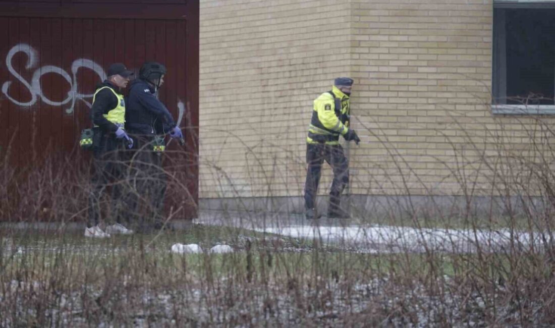 Örebro’daki okulda silahlı saldırı: 5 yaralı, operasyon devam ediyor İsveç'in Örebro kentindeki Risbergska Okulu'nda yaşanan silahlı saldırıda 5 kişi