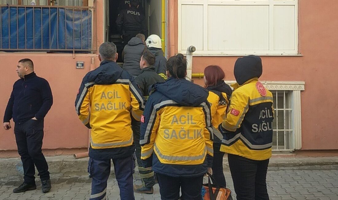 Edirne’de Arkadaşından Ses Almayan Vatandaşlar Polisi ve İtfaiyeyi Harekete Geçirdi, Boş Evle Karşılaştılar Edirne'de C.T. isimli kişinin haber alınamaması üzerine, arkadaşları 112 Acil