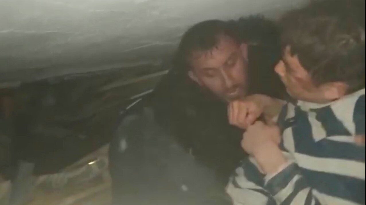 Kahramanmaraş'taki depremlerde itfaiyeci Hacı Murat Özsığınan, enkaz altındaki oğlu Muhammed