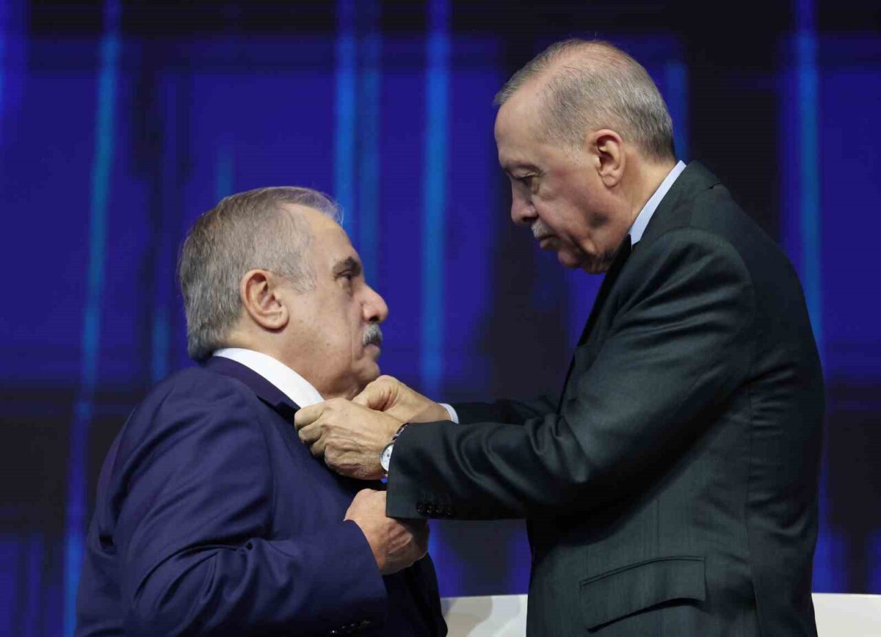 İYİ Parti'den ayrılan İstanbul Milletvekili Mehmet Salim Ensarioğlu, AK Parti'ye