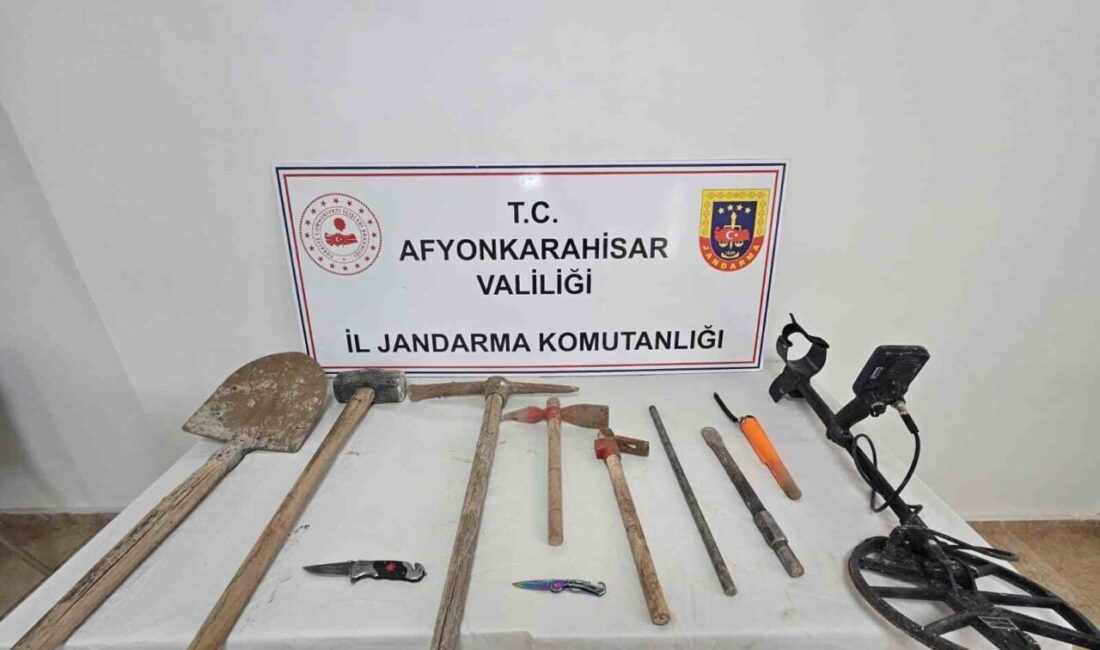 Afyonkarahisar'ın Emirdağ ilçesinde, izinsiz define kazısı yapan Y.B., B.Y. ve