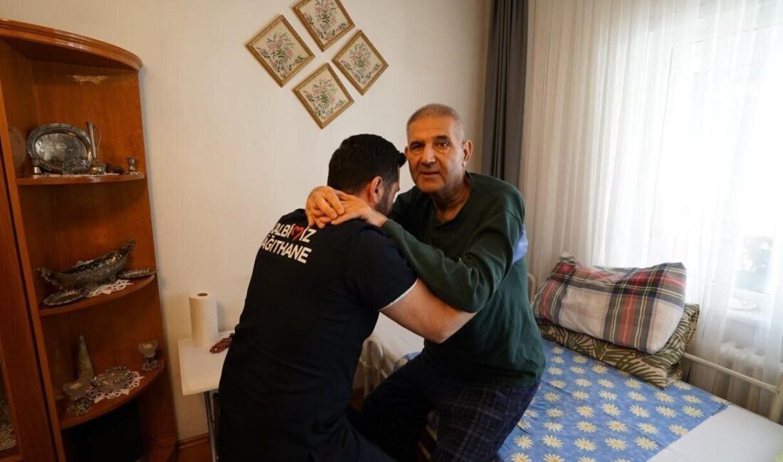 Kağıthane Belediyesi, evde fizik tedavi hizmetiyle yaşlı ve engelli bireylerin sağlık hizmetlerine erişimini artırıyor. Kağıthane Belediyesi, yaşlı ve engelli bireyler için "Evde Fizik Tedavi"
