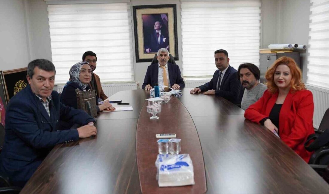 Kahta Belediyesi, engelli bireyler için yeni projeler geliştirmeyi planlıyor. Adıyaman'ın Kahta Belediyesi, engelli bireylere yönelik hizmetleri geliştirmek amacıyla Gaziantep