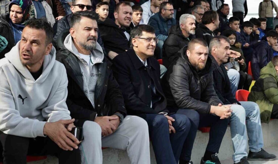 Başkan Kahveci, Kütahyaspor U-17 Takımı’nın Galibiyetine Destek Verdi Kütahya Belediye Başkanı Eyüp Kahveci, U-17 Gelişim Ligi'ndeki Kütahyaspor'un Karacabey