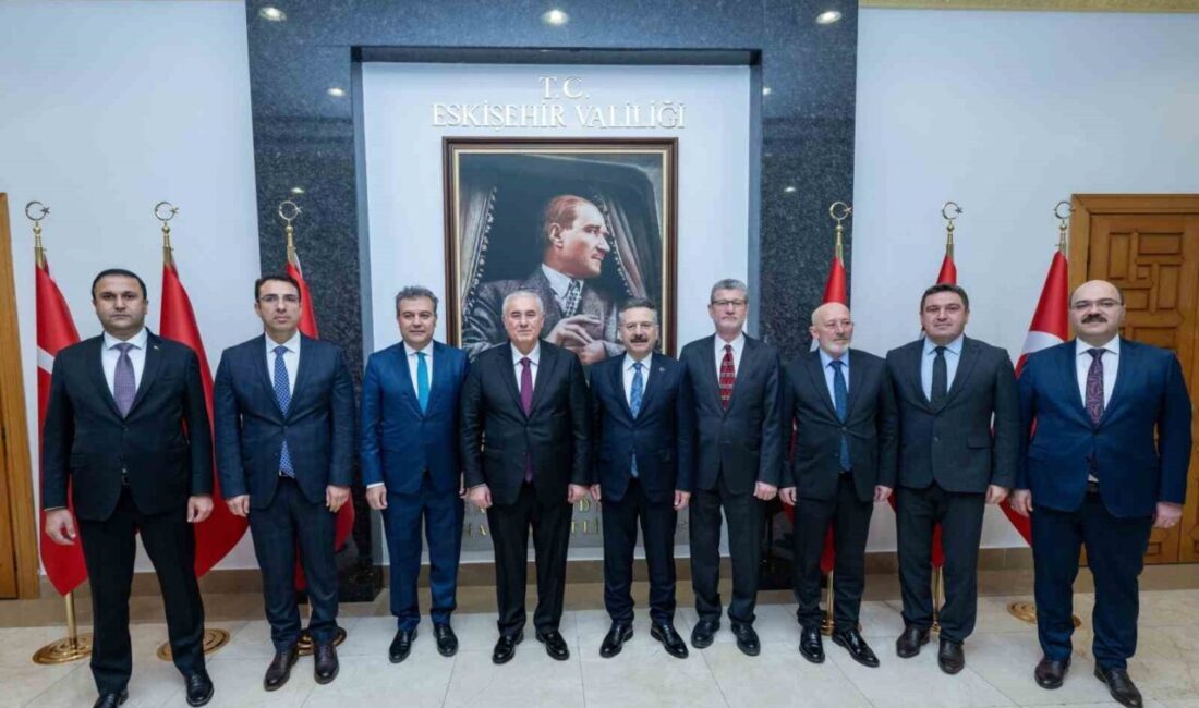 Kamu Başdenetçisi Mehmet Akarca, Eskişehir’de Vali Aksoy’u Ziyaret Etti Kamu Başdenetçisi Mehmet Akarca, "Ombudsman Eskişehirliler İle Buluşuyor" toplantısı için