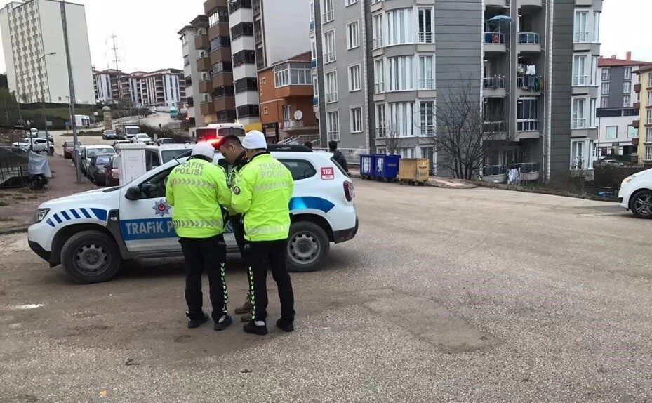 Bilecik’te Kamyonet ile Otomobilin Çarpışması Sonucu İki Kişi Yaralandı Bilecik'te Osman D. ve Tunay Y., kamyonet ile otomobilin çarpışması