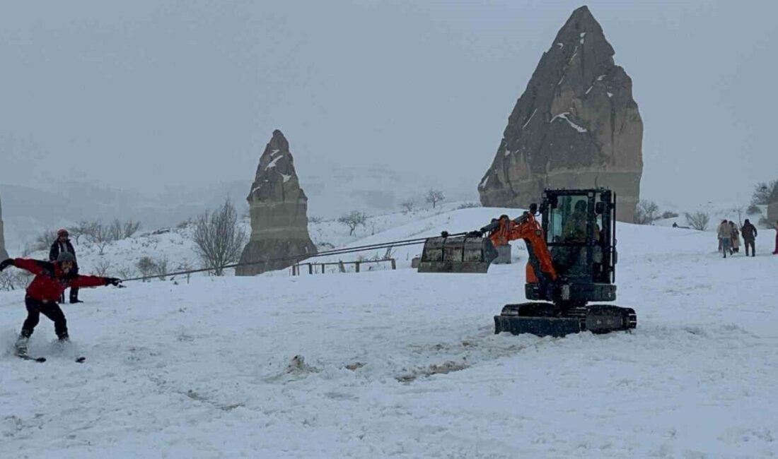 Kapadokya'da ekstrem spor tutkunları, karla kaplı peribacaları arasında ATv'lerle ve