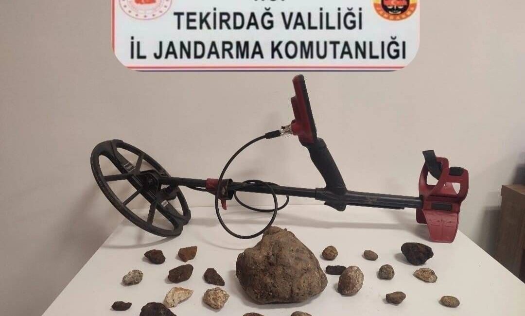 Tekirdağ Kapaklı’da Durdurulan Araçta Kaçak Kazı Malzemeleri Bulundu Tekirdağ'ın Kapaklı ilçesinde jandarma, C.Ç. ve D.A.A. adlı şahısların bulunduğu