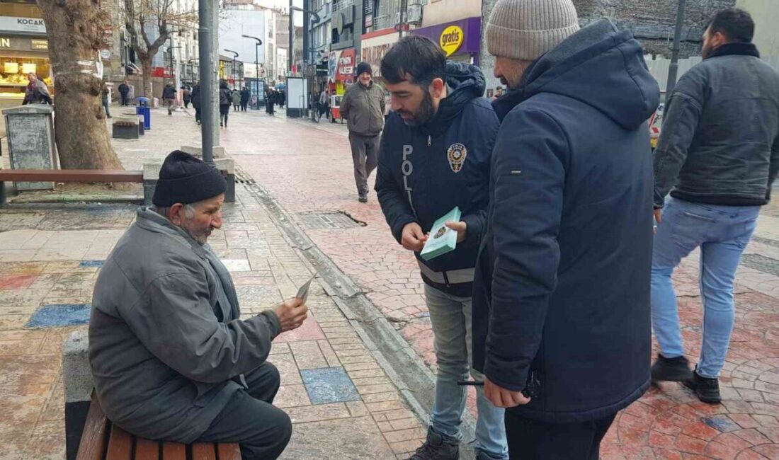 Karabük’te polis, dolandırıcılıkla mücadele kapsamında vatandaşları bilgilendiriyor Karabük'te İl Emniyet Müdürlüğü ekipleri, dolandırıcılık olaylarının önüne geçmek amacıyla