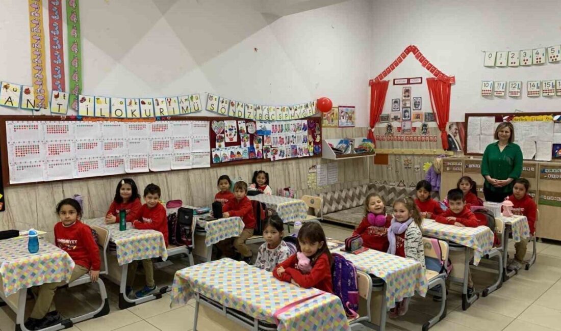 Karaman’da Yarıyıl Tatili Sona Erdi, 50 Bin Öğrenci Sınıflarına Dönüş Yaptı Karaman'da 50 bin öğrenci, yarıyıl tatilinin ardından derslere başladı. Tüm