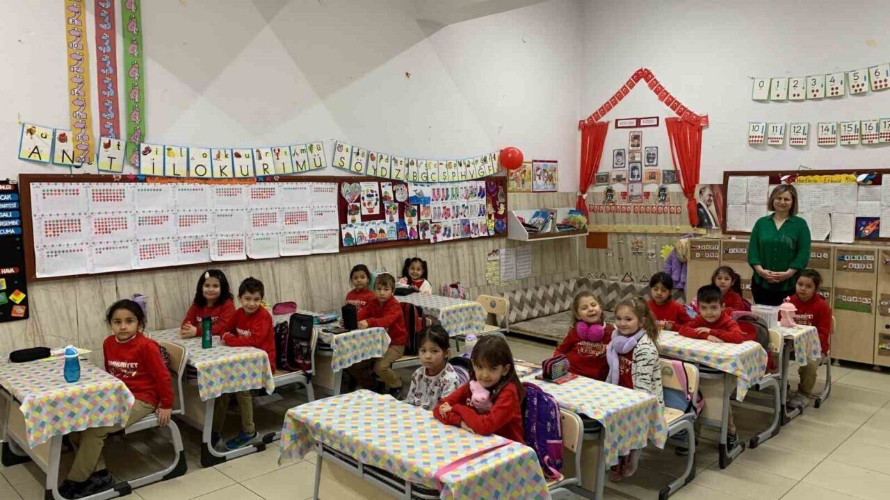 Karaman'da 50 bin öğrenci, yarıyıl tatilinin ardından derslere başladı. Tüm