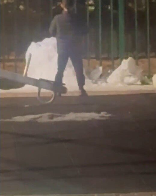 Küçük Çocuğun Yıkılan Kardan Adamı İçin Cenaze Namazı Kılması Duygulandırdı Kayseri'de 8 yaşındaki Mehmet Han Demirdoğan, yaptığı kardan adamın yıkıldığını