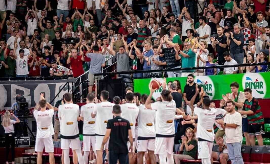 Karşıyaka, Merkezefendi Basketbol’a Yenilerek Üst Üste 6. Mağlubiyetini Aldı Karşıyaka, Basketbol Süper Ligi'nin 17. haftasında Merkezefendi Basketbol'a 95-71 yenilerek