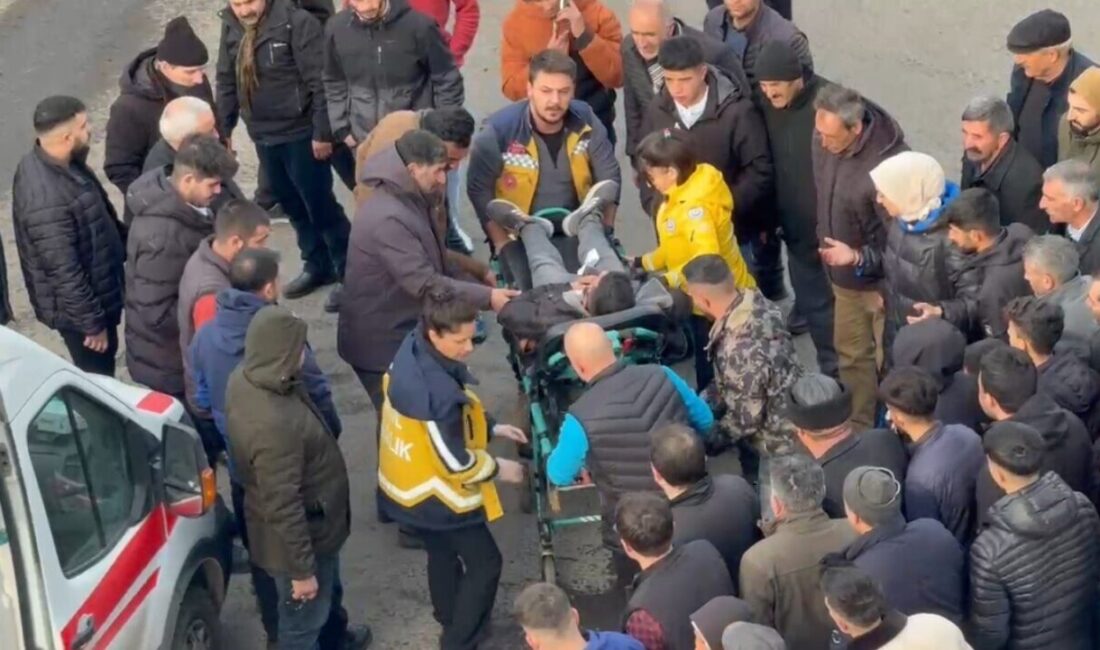 Kars’ta gençler arasında bıçaklı kavga: Bir kişi yaralandı Kars'ta Karadağ Caddesi'nde iki genç arasında çıkan tartışma kavgaya dönüştü