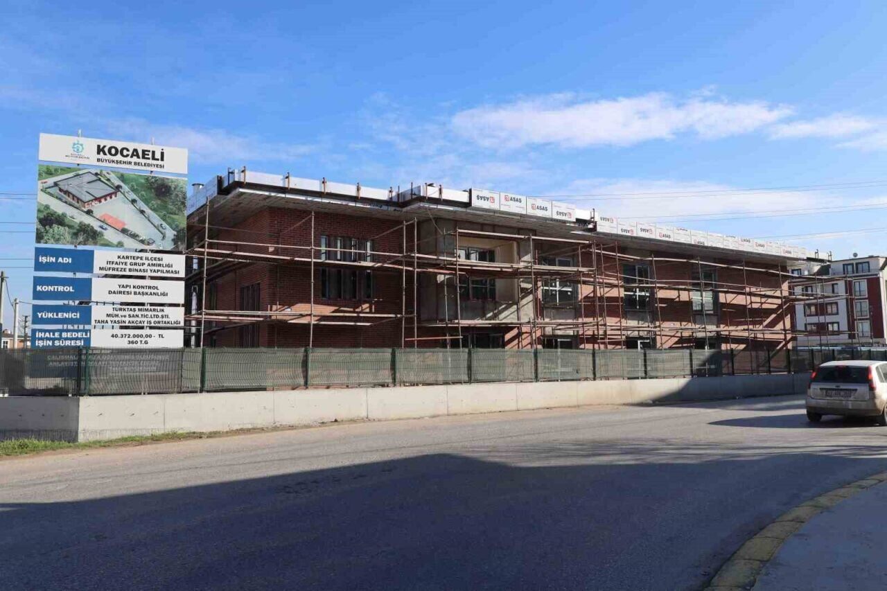 Kocaeli Büyükşehir Belediyesi, Kartepe'de inşa edilen itfaiye müfreze binasının yapımında