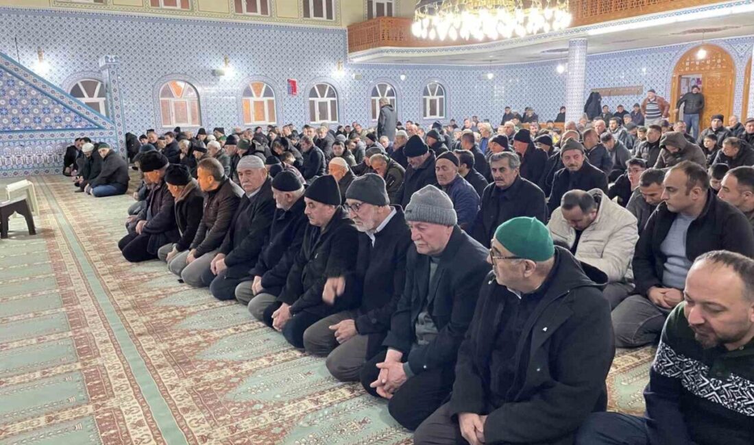 Samsun'un Kavak ilçesinde Beraat Kandili, camilerde yoğun katılımla kutlandı. Müminler,