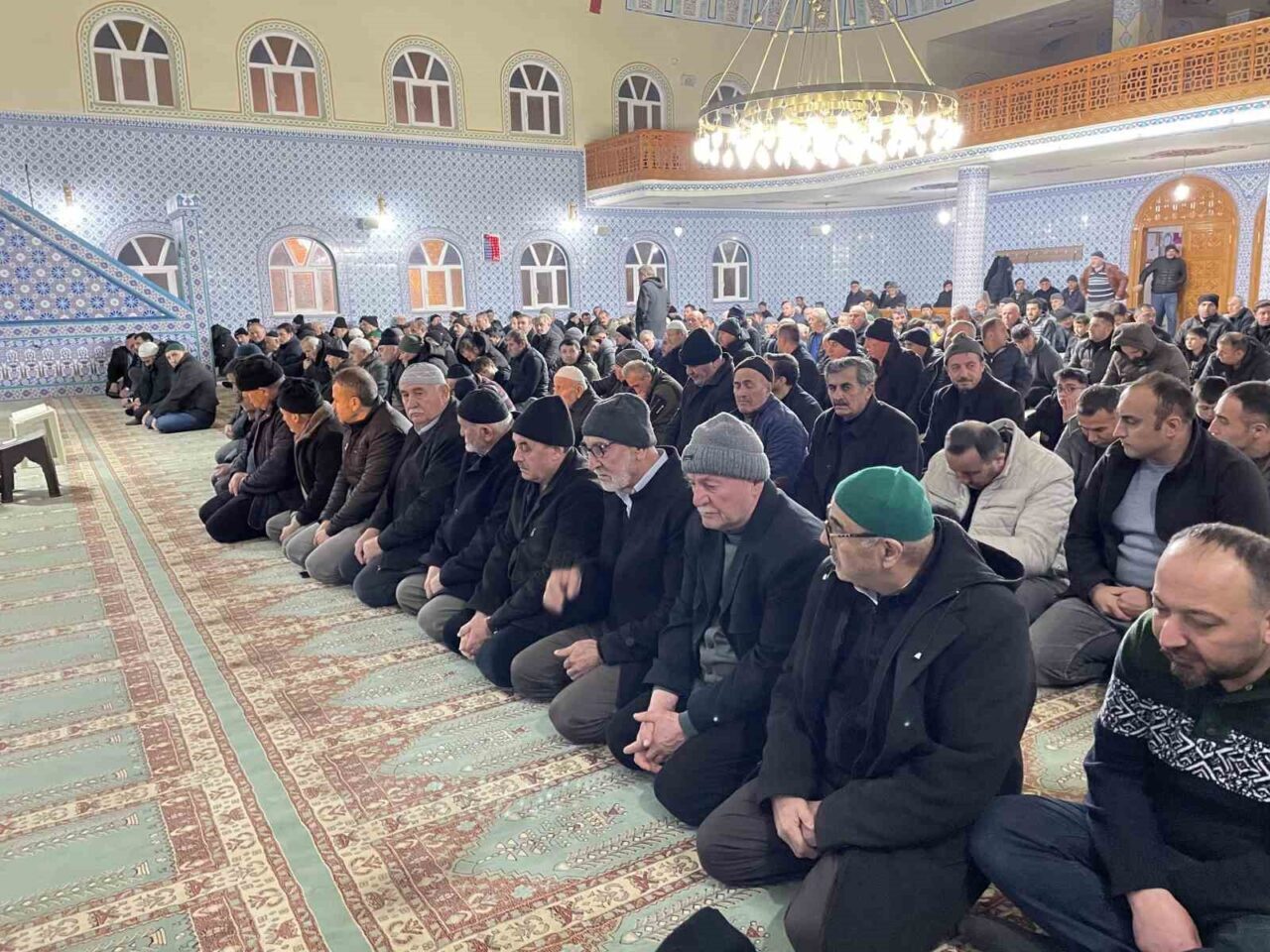 Samsun'un Kavak ilçesinde Beraat Kandili, camilerde yoğun katılımla kutlandı. Müminler,
