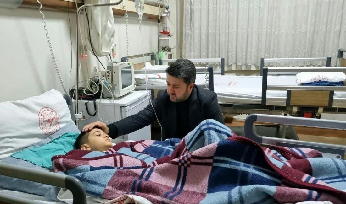 Nevşehir’de Karda Kayarken Düşen Çocuğun Bacağı Kırıldı Nevşehir'de karda kayarken düşen bir çocuk, bacağı kırılarak hastaneye kaldırıldı.