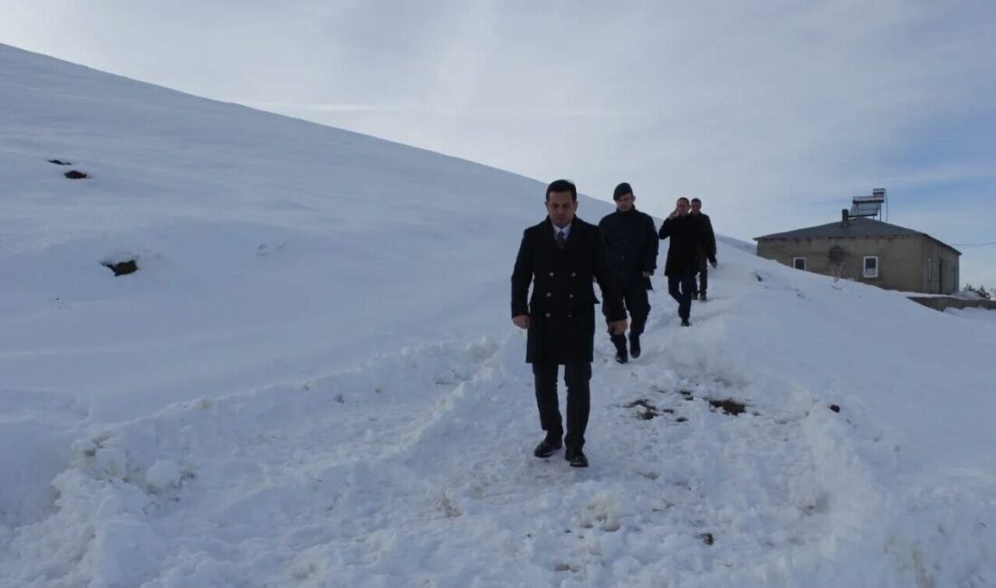 Bayburt Demirözü Kaymakamı Yasin Şahin, Köyleri Gezerek Vatandaşlarla Buluştuklarını Açıkladı Bayburt Demirözü Kaymakamı Yasin Şahin, Beşpınar köyünde cuma namazı sonrası